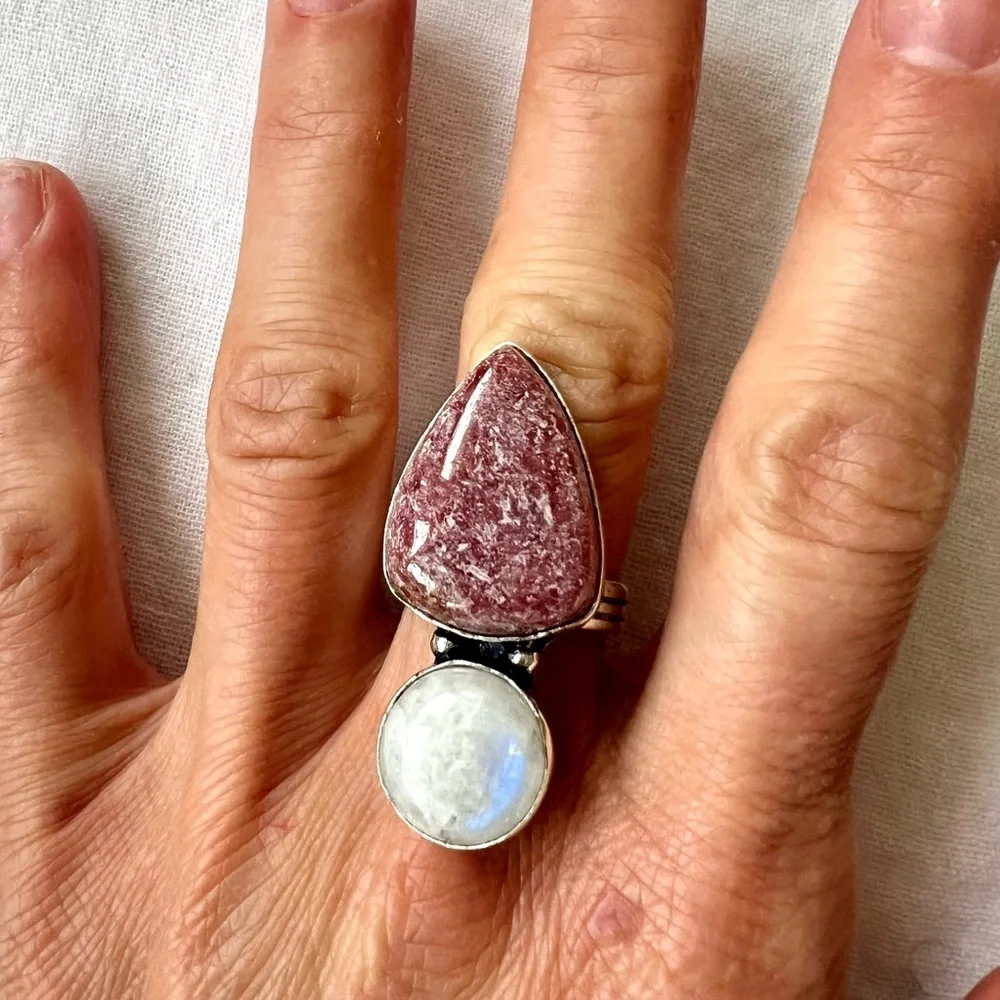 925 Rainbow Flash Moonstone + Rhodonite Love Ring 7